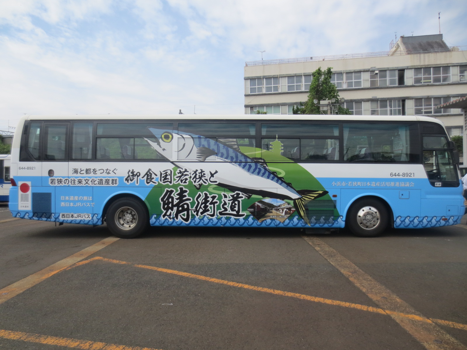 施工事例:バスラッピング広告
